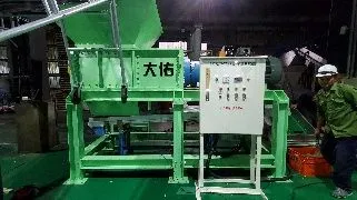 作業現場中的綠色設備與控制箱。
